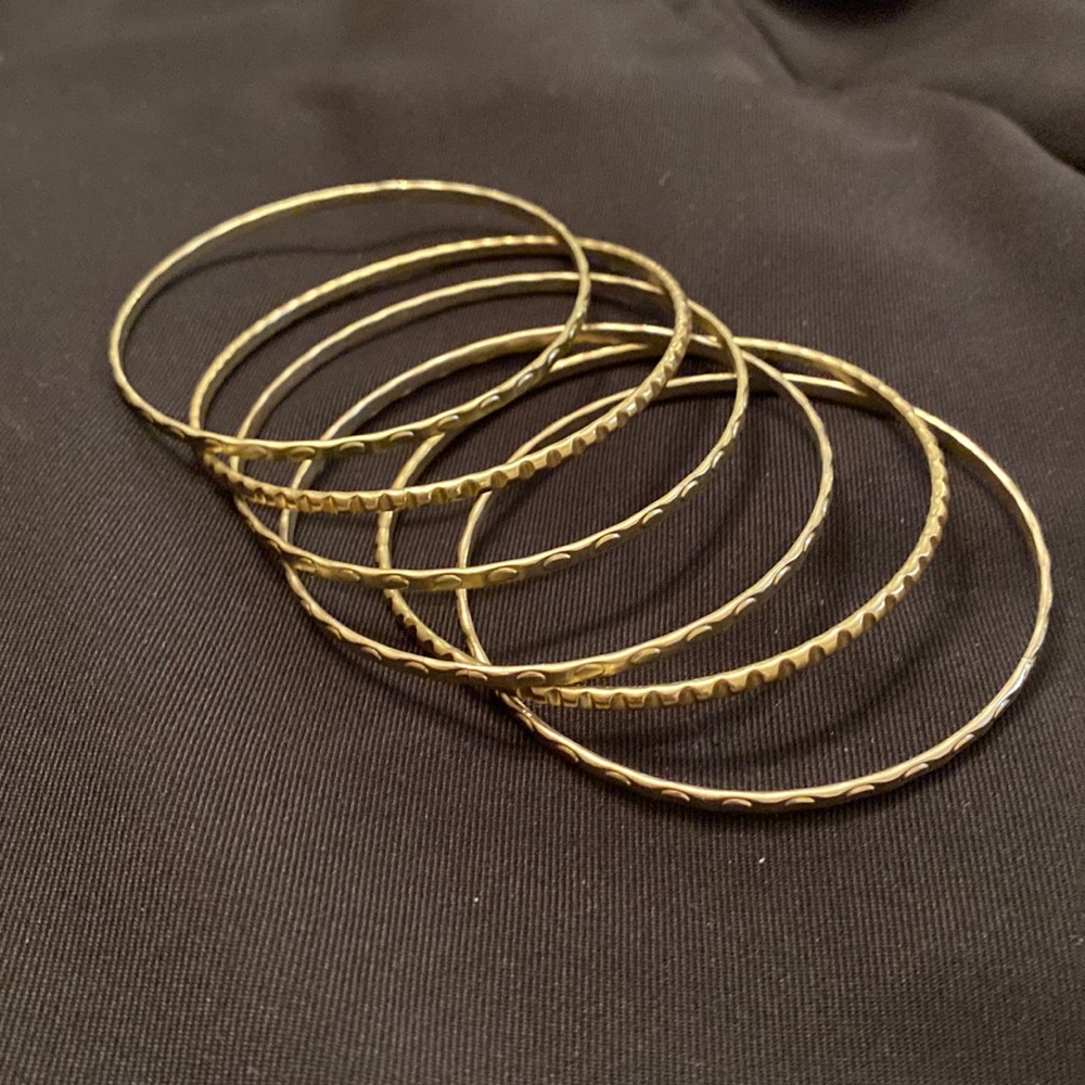 Beautiful Premier Designs bangle bracelets.  Set of 4